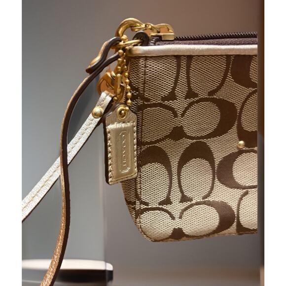 Coach Brown and Tan Signature C Monogram Wristlet with Flower Matching Tag Y2K - Picture 4 of 8